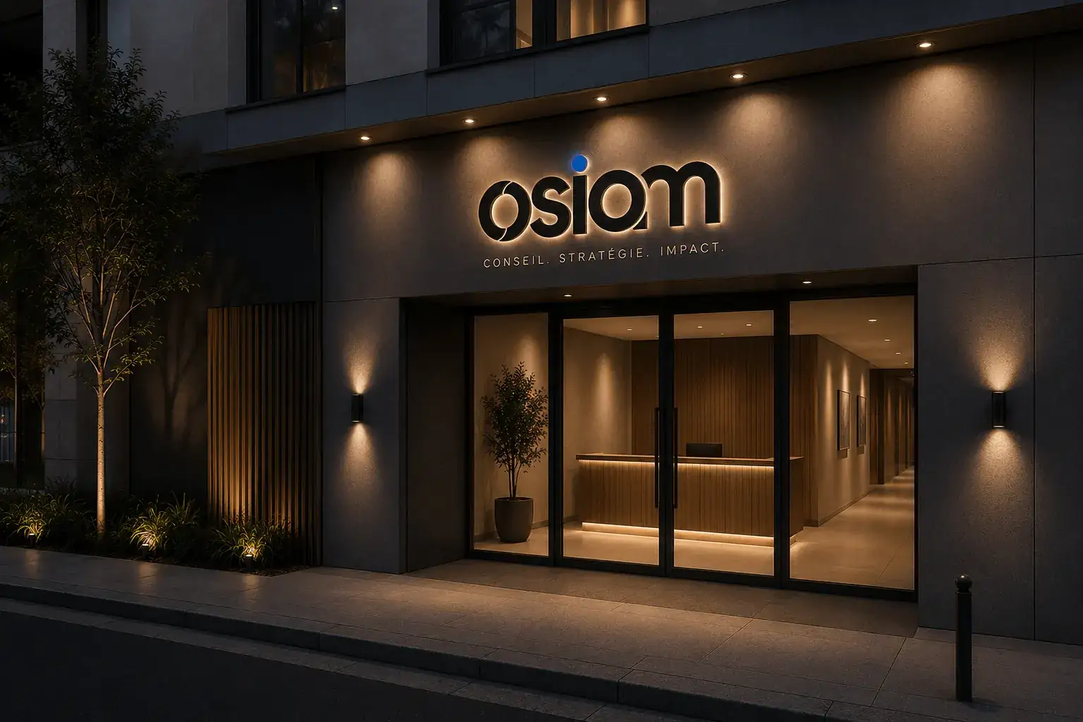 L'enseigne lumineuse OSIOM sur la façade de l'agence, à la tombée du jour